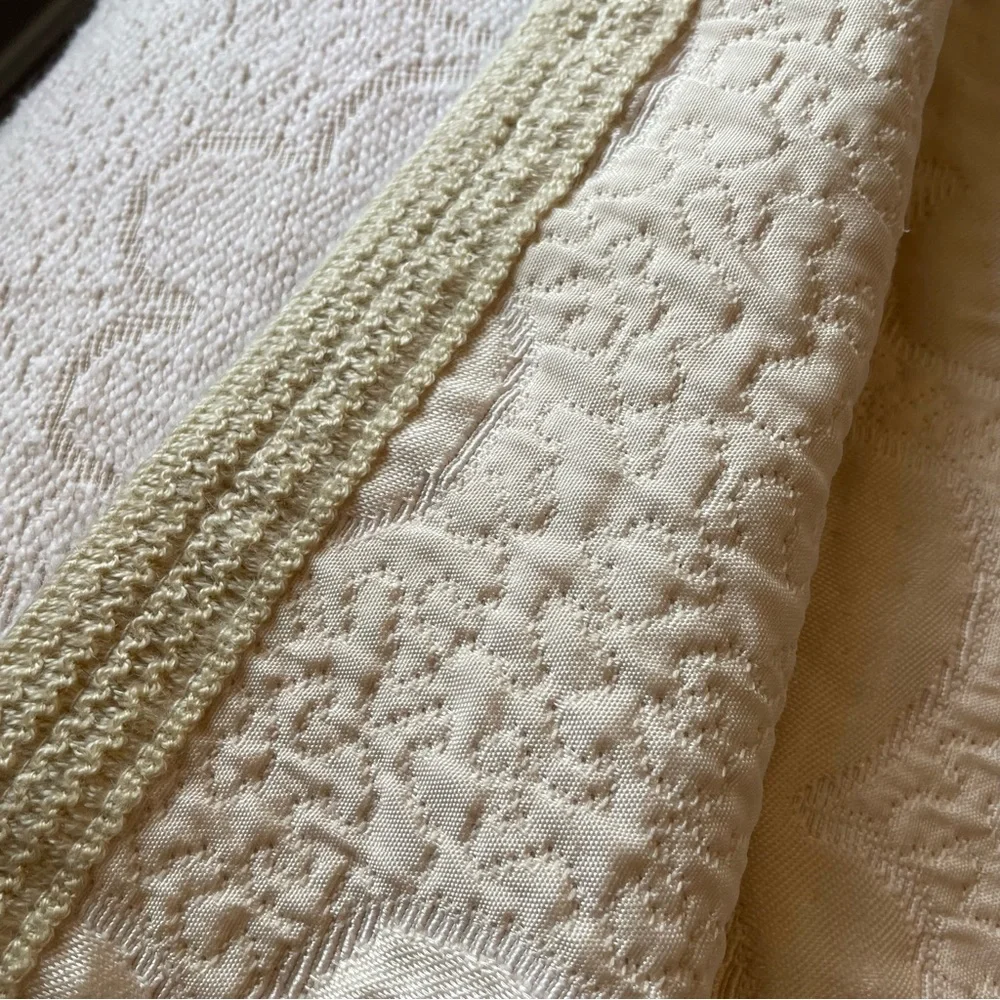 Vintage Cottagecore cream, color, quilted bedspread Approximately 92” X 94”